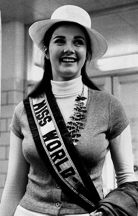 Photos From Celebrity Beauty Queens E Online Lynda Carter Linda