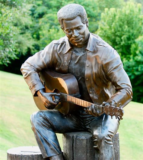 Otis Redding Memorial Statue In Macon Ga Macon Georgia Dock Of The