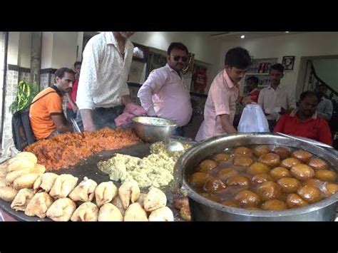 Banaras Bites: Exploring Delicious Banaras Street Food Scene