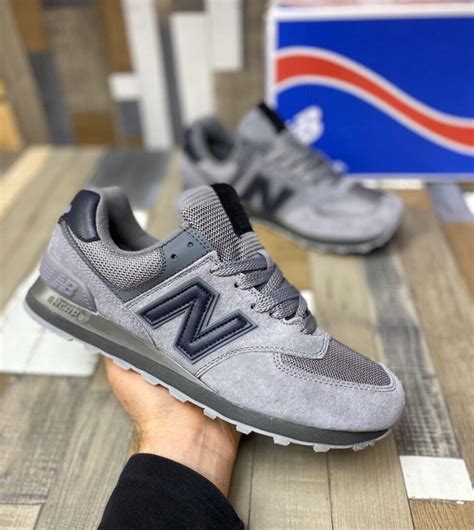 Купить кроссовки New Balance 574 серые c темной подошвой дым на Room78