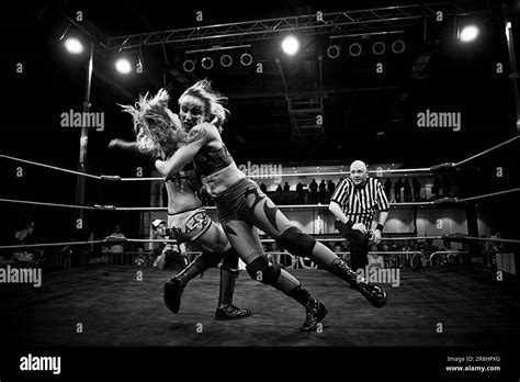 Women Wrestlers Black And White Stock Photos And Images Alamy