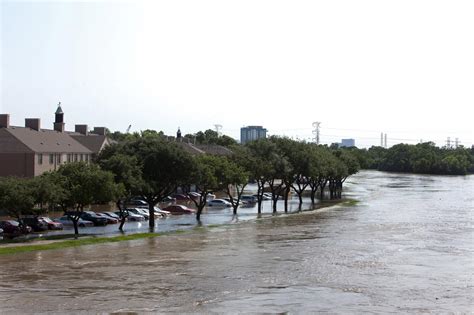 Heavy Texas rains bring flooding