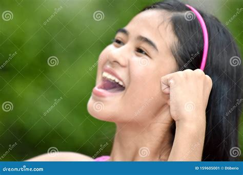 Une Adolescente Philippine Et Gagnante Image Stock Image Du Gain