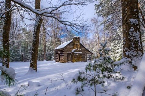 A Guide To Visiting The Smoky Mountains In December Pink Adventure Tours