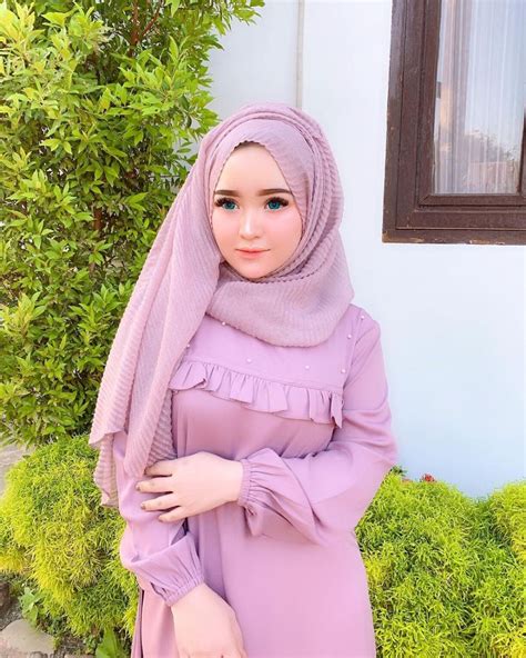 Potret Menawan Herlin Kenza Si Hijaber Barbie Asal Aceh