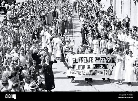 Guerra Civil EspaÑa 1936 1939 Desfile Del Frente Popular Femenino En