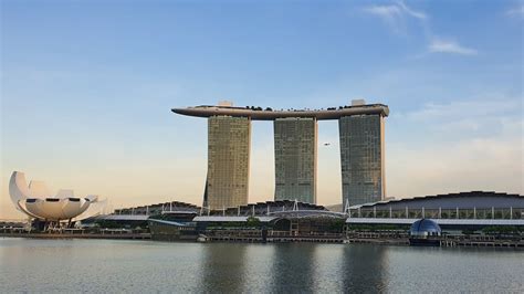 Así es el enorme hotel marítimo de tres edificios de Singapur casi 200