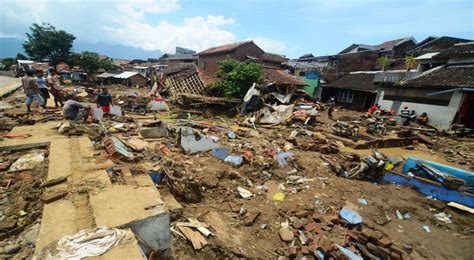 Korban Meninggal Akibat Banjir Bandang Di Jayapura Bertambah Jadi 61