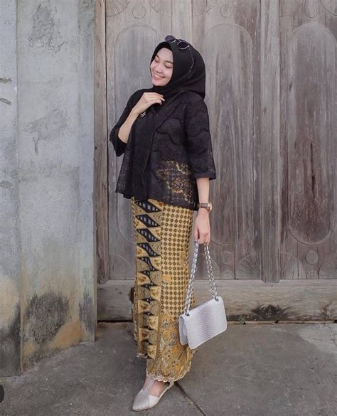 Inspirasi Kebaya Hitam Untuk Pesta Anggun