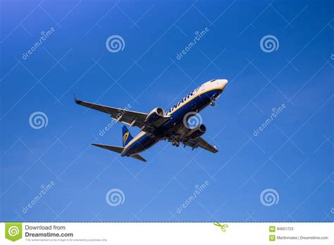 Ryanair Plane Landing Editorial Stock Photo Image Of Travelling 94601723