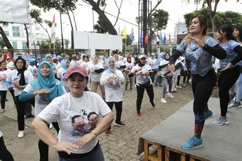 Sabtu Biru Ceria TKN Prabowo Gibran Gelar Senam Joget Gemoy Sinpo Id