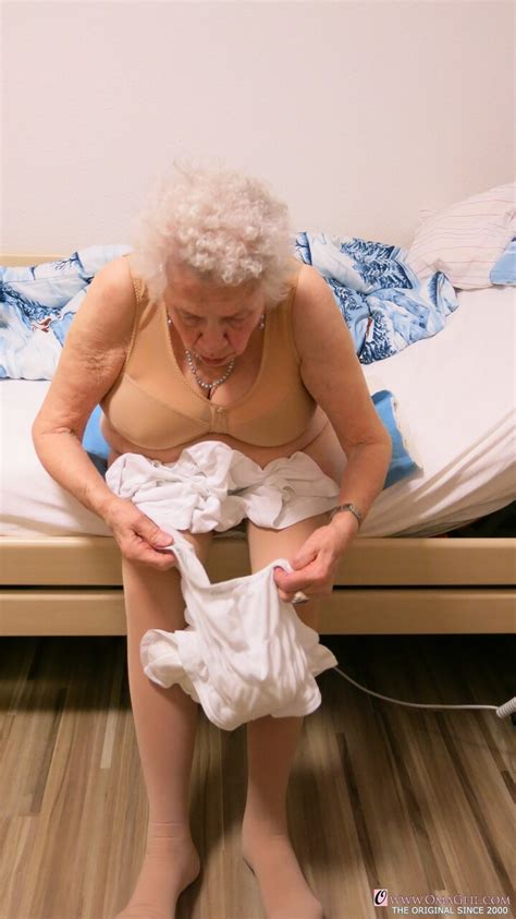 Kinky Old Granny Ornella Poses Naked And Teases With Her Huge Juggs Coedcherry