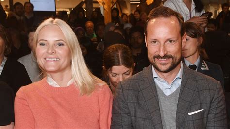 Wegen Knochengeschwulst Prinz Haakon Liegt Im Krankenhaus