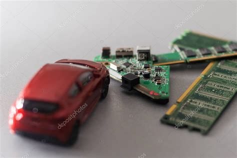 Chip De Cpu Y Semiconductores Con Juguete De Coche Falta De Chips De