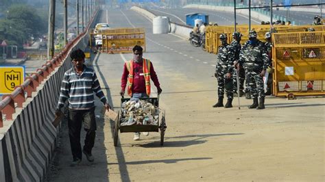 Ghazipur Border Barricade Removedfarmers Still Blocked Road Video