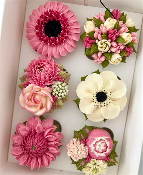 Pin By Rosa Sandoval On Varios Reposteria In Floral Cupcakes