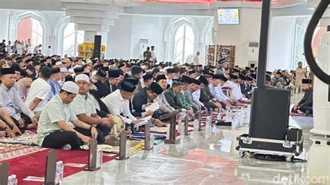 Pj Gubernur Sulsel Walkot Makassar Salat Id Di Masjid Kubah 99 Asmaul Husna