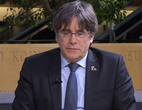 Estruendoso Ridículo De Las Juventudes Del Prófugo Carles Puigdemont El Catalán