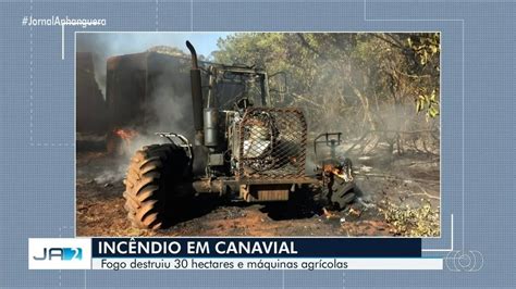 Inc Ndio Destr I Cerca De Hectares De Planta O De Cana De A Car