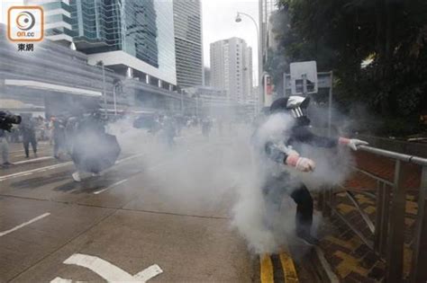 港警金鐘射多枚催淚彈 驅散人群 兩岸 中時