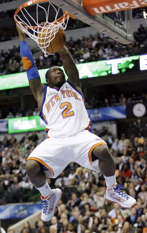 Knicks Nate Robinson becomes first-ever three time Slam Dunk champ