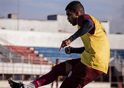 Cleiton sofre lesão em treino e desfalca o Itabaiana por até 60 dias