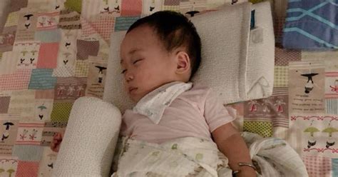 Sau hơn năm theo mẹ đi khắp nơi trên xe đẩy con trai hot girl Bella đã tách mẹ đang được