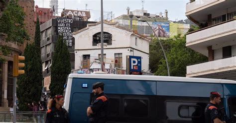 Los Mossos Prev N Desalojar Este Jueves La Ru Na Y El Kubo De La Plaza