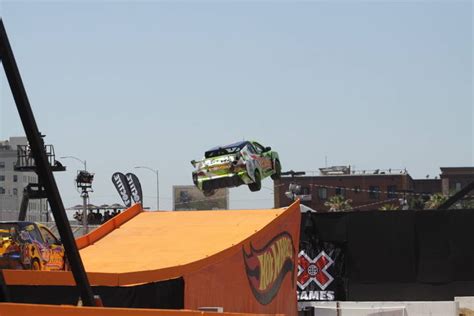 Autos Y Tuning Hot Wheels Rompe R Cord Mundial En Los X Games