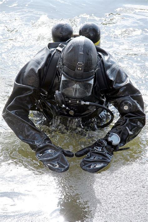 Pin By Diverpup On Rubber Drysuit Divers Diving Drysuits Drysuit