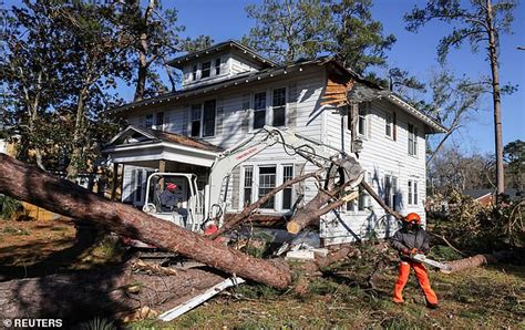 Shocking Moment Huge Tornado Tears Through South Carolina Town's ...