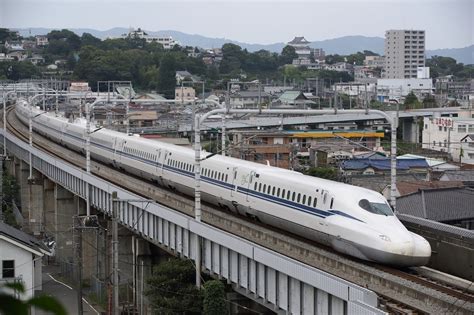 Mind The Doors Japan Bullet Train Runs With Door Open At 280 Km Hour