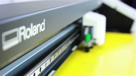 Roland CAMM1 GS-24 desktop cutter - YouTube