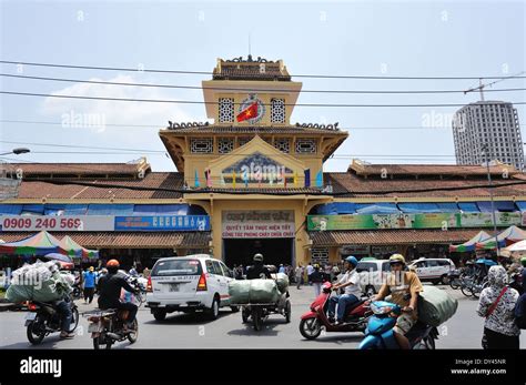 Entrance To Ben Thanh Market Saigon Stock Photo Alamy