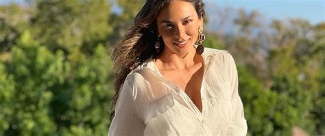 Jhendelyn Núñez derrocha sensualidad con sus fotos en bikini desde