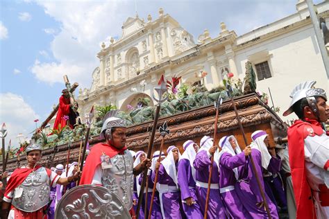 Semana Santa: Procession I - Hammock Hoppers