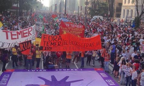 Manifestantes contra Temer se reúnem na Avenida Paulista Jornal O Globo