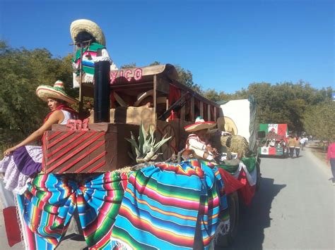 Carro Alegorico 20 De Noviembre Decoracion Fiesta Mexicana