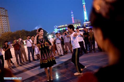 Folk Art Dolan Muqam Performed In Xinjiang