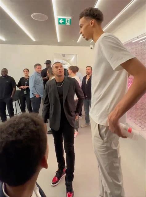 Victor Wembanyama leaves NBA fans stunned standing next to Kylian