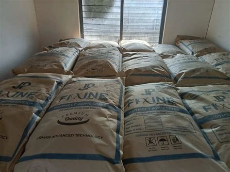 Fixine Light Yellow Low Tempreature Hot Melt Glue For MDF Board at 250 kg वडवरकग हट