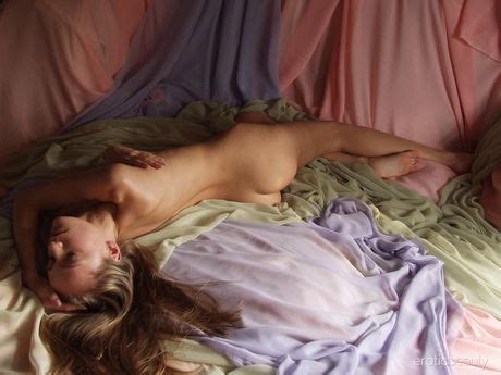 Naked Redhead Ruth Strikes Great Solo Poses With Grace