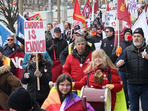AGAR: Cut federal staff before raising wages | Toronto Sun