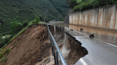 Karadeniz Akdeniz Yolu Nda Heyelanlar