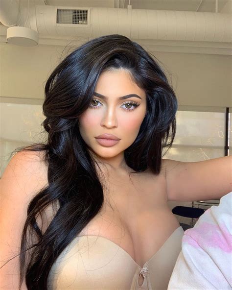 Kylie Jenners Electrifying New Hair Colour Will Make Your Eyes Pop Out