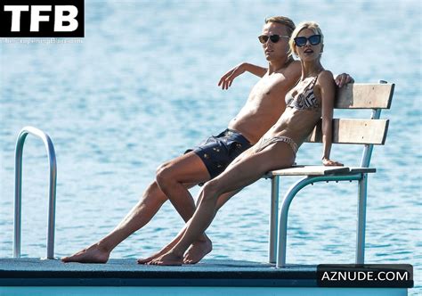 Chloe Roberts Sexy Seen Flaunting Her Gorgeous Body In A Bikini At The Beach In Barbados Aznude