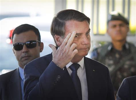 Bolsonaro Diz Que Não Lê Tudo O Que Assina Tem Decreto Com 20 Páginas