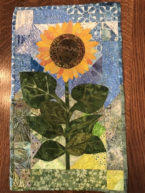 Pin by Kim Teigen on Sunflower quilts | Landscape art quilts, Flower quilts, Sunflower quilts