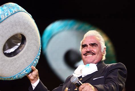 Vicente Fernández Dice Adiós A Los Escenarios Mujer