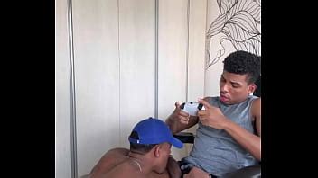 LLAME A MI AMIGA PARA JUGAR Y TERMINAMOS EN LA CAMA XVIDEOS